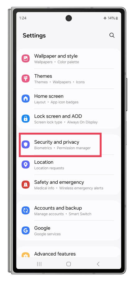 Screenshots showing how to activate the One UI Auto Block feature.