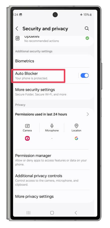 Screenshots showing how to activate the One UI Auto Block feature.