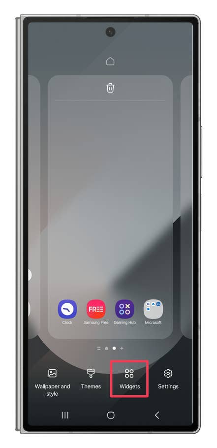 One UI screenshots showing how to display a screen time widget.