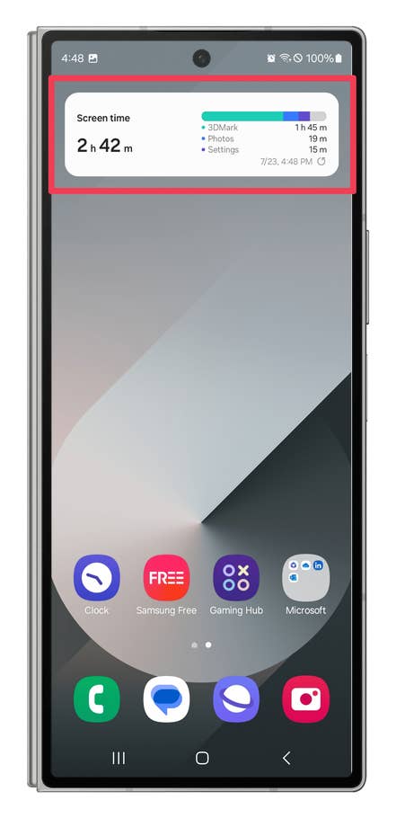 One UI screenshots showing how to display a screen time widget.