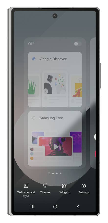One UI screenshots showing how to switch between Google Discover and Samsung Free.