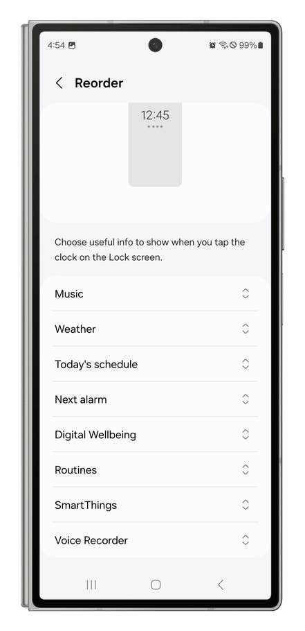 One UI screenshots showing how to display and select widgets for the lock screen.