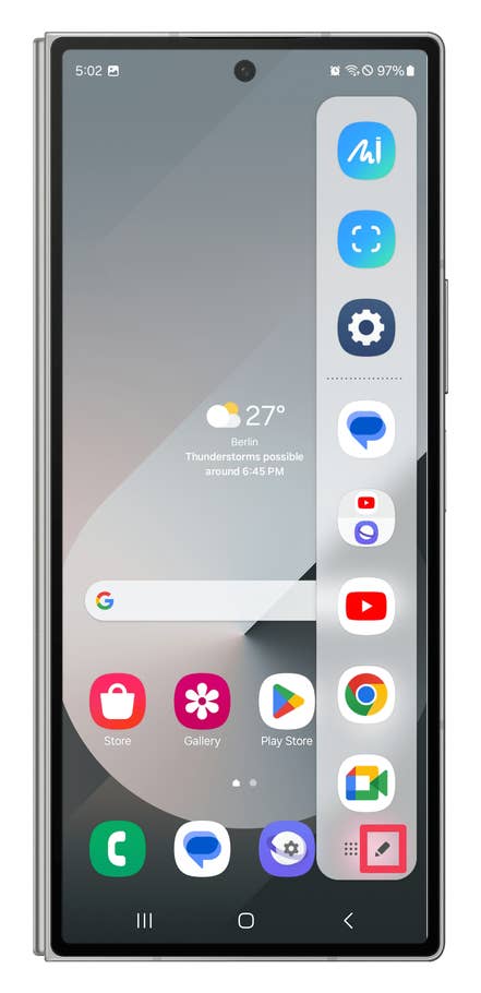 One UI screenshots showing how to customize the side panel.