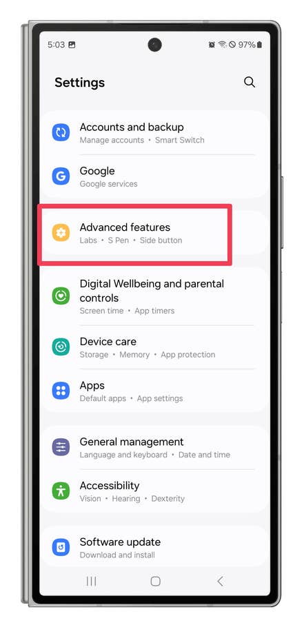 One UI screenshots showing how to change the behaviour of the Power button.