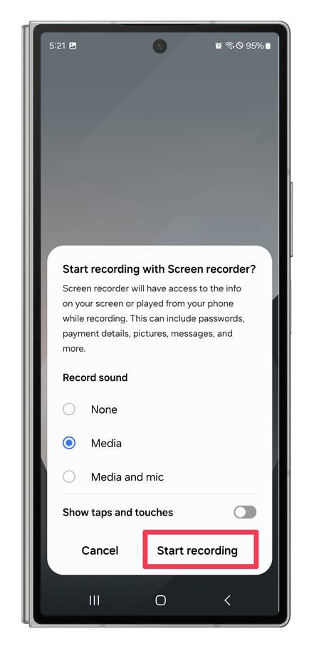 One UI screenshots showing how to record the screen using the built-in tool.