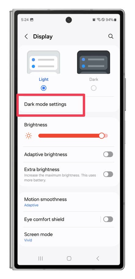 One UI screenshots showing how to customize the dark mode.