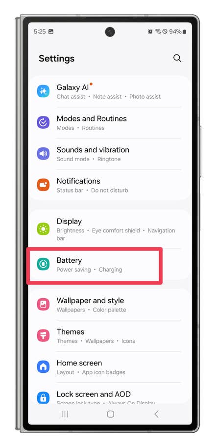 One UI screenshots showing how to change background app settings.