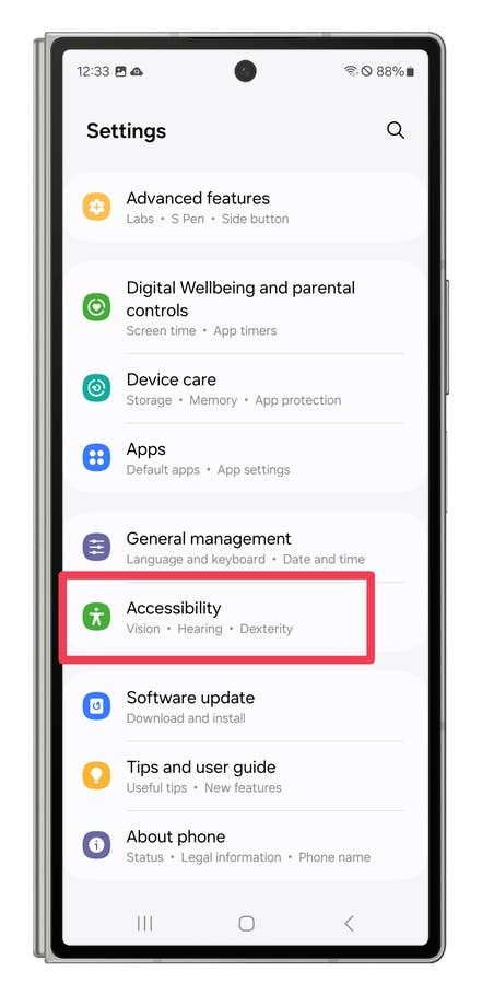 One UI screenshots showing how to reduce interface animations.