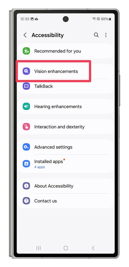 One UI screenshots showing how to reduce interface animations.