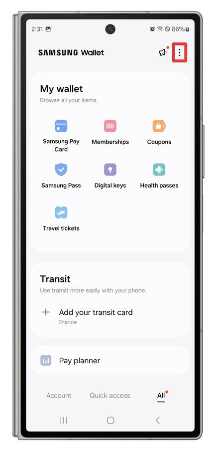 One UI screenshots showing how to hide shortcuts to the Wallet app.