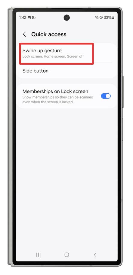 One UI screenshots showing how to hide shortcuts to the Wallet app.