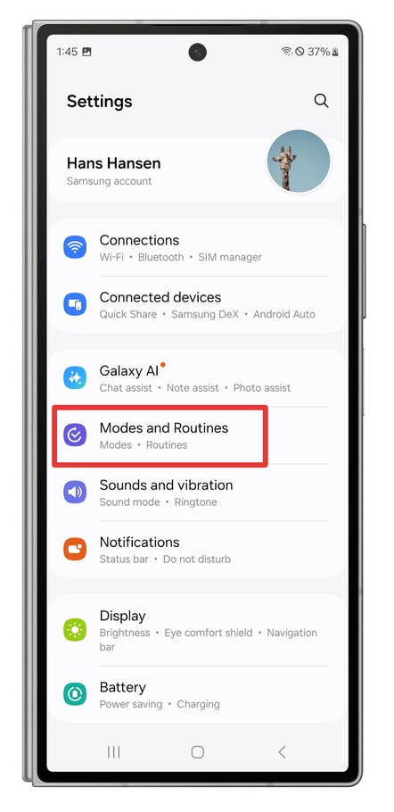 One UI screenshots showing how to create automated modes and routines.