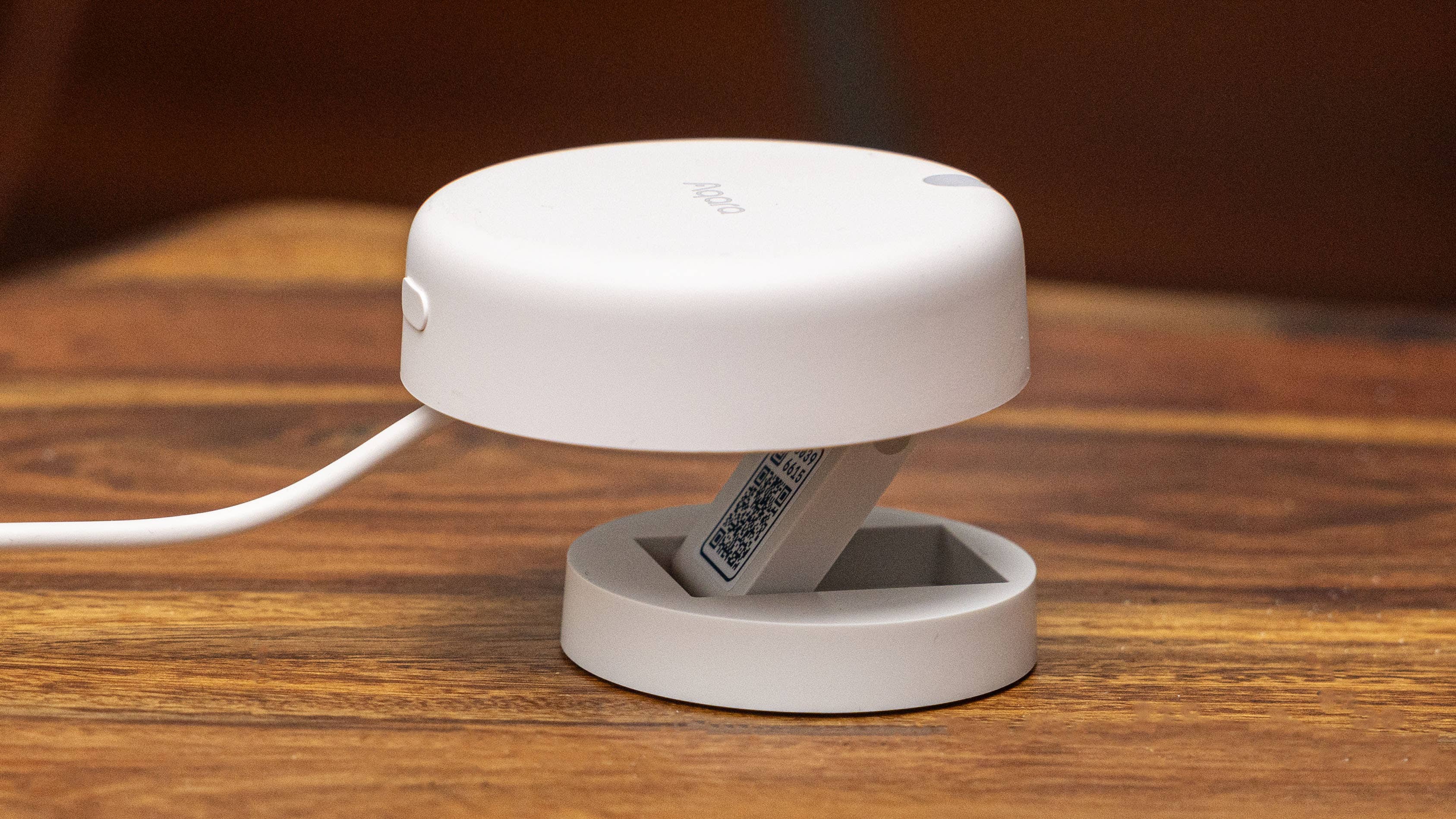 You can easily align the FP2 with its hinge, and the magnetic base makes it easy to mount anywhere. You can easily align the FP2 with its hinge, and the magnetic base makes it easy to mount anywhere.