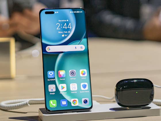 Honor Magic 4 Pro hands-on: The "Eye of Muse" sets sight on Samsung