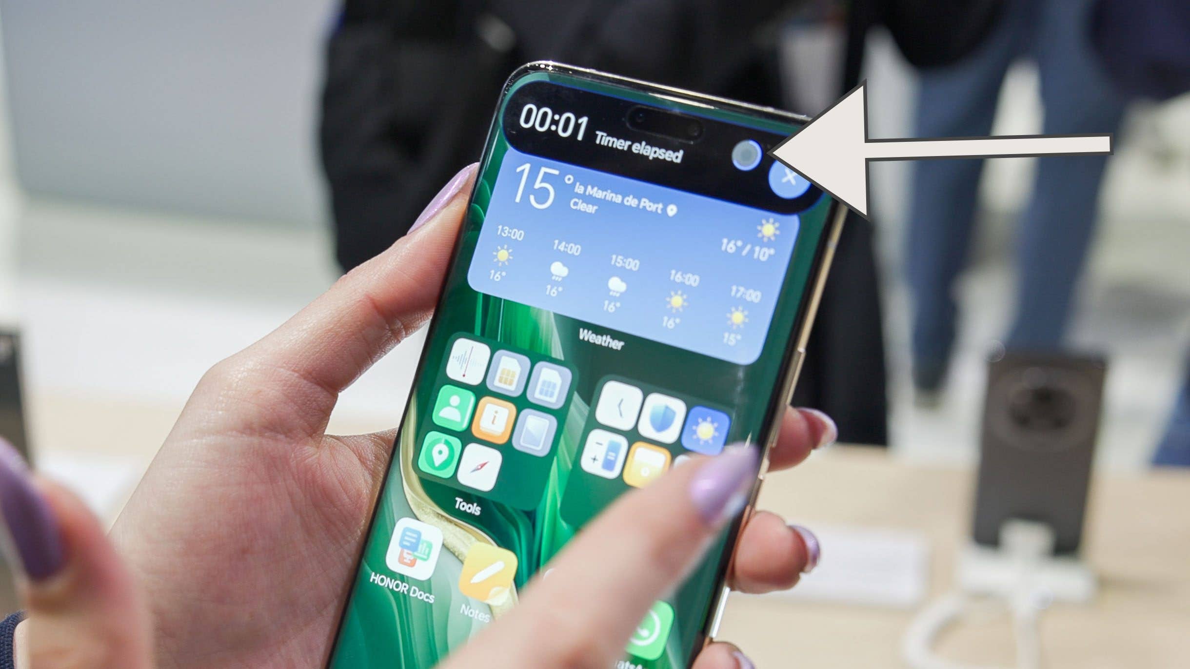 Eye-tracking demonstration on the the Honor Magic 6 Pro smartphone