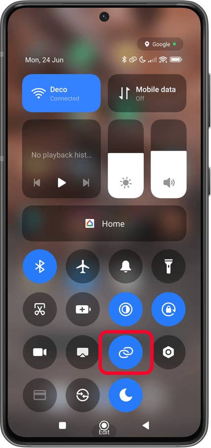Screenshots showing how to activate a Wi-Fi hotspot on Android