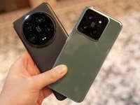Xiaomi 14 Ultra (left) and Xiaomi 14 held in hand