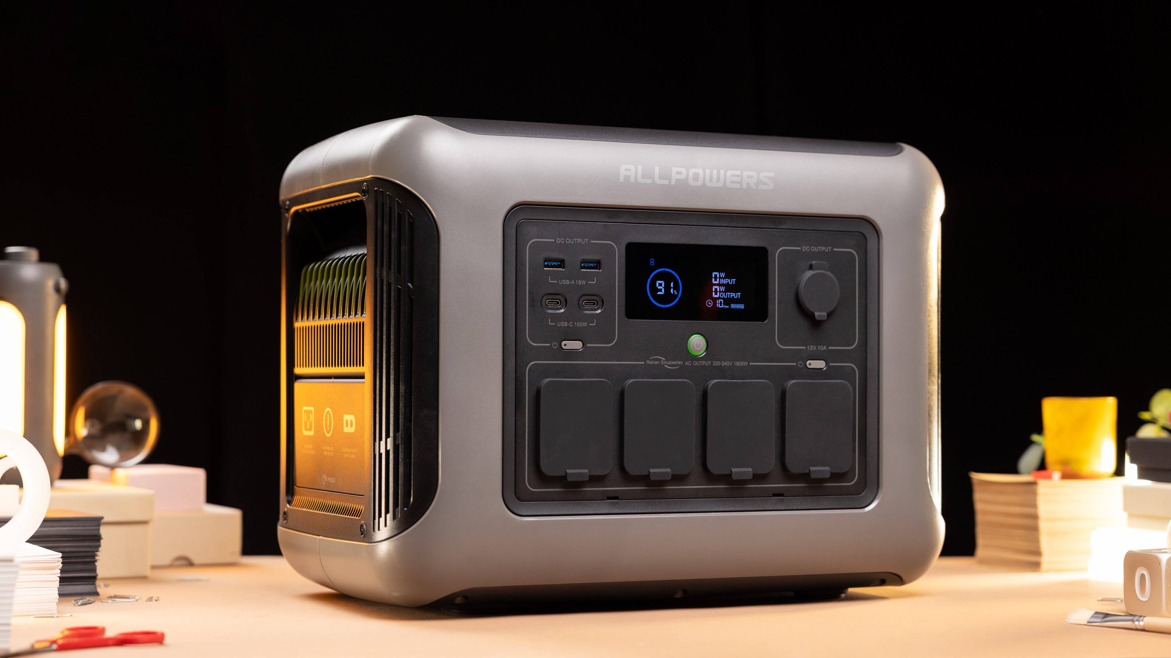 Nothing out of the ordinary with the Allpowers R1500 in terms of looks.