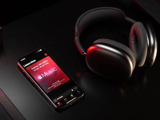 AirPods Max to Get a Major Audio Upgrade with iOS 18.4