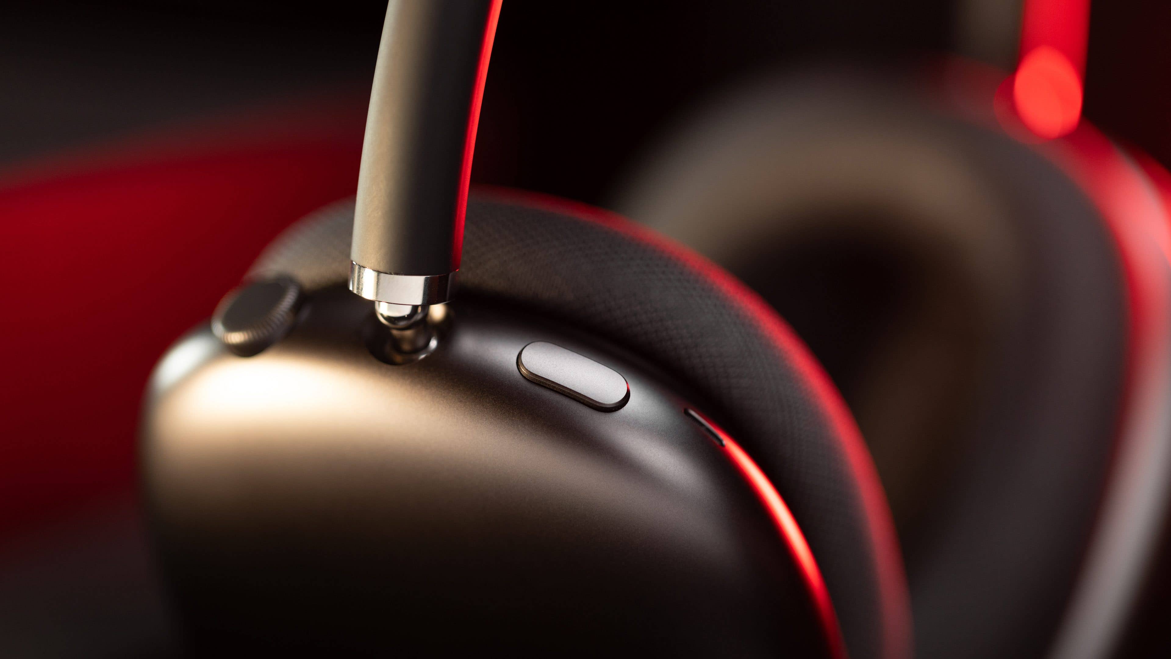 The multi-function on the AirPods Max viewed up close. The multi-function on the AirPods Max viewed up close.