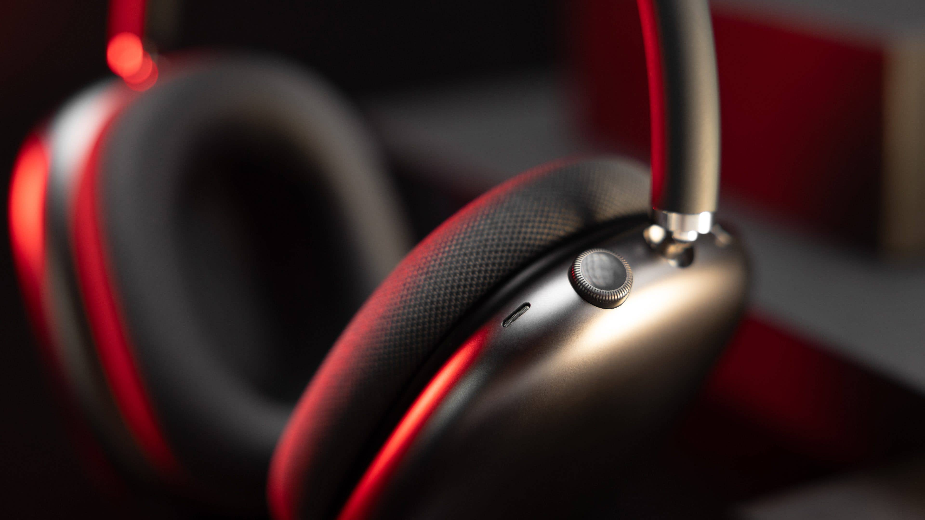 Another shot of the digital crown dial on the AirPods Max Another shot of the digital crown dial on the AirPods Max