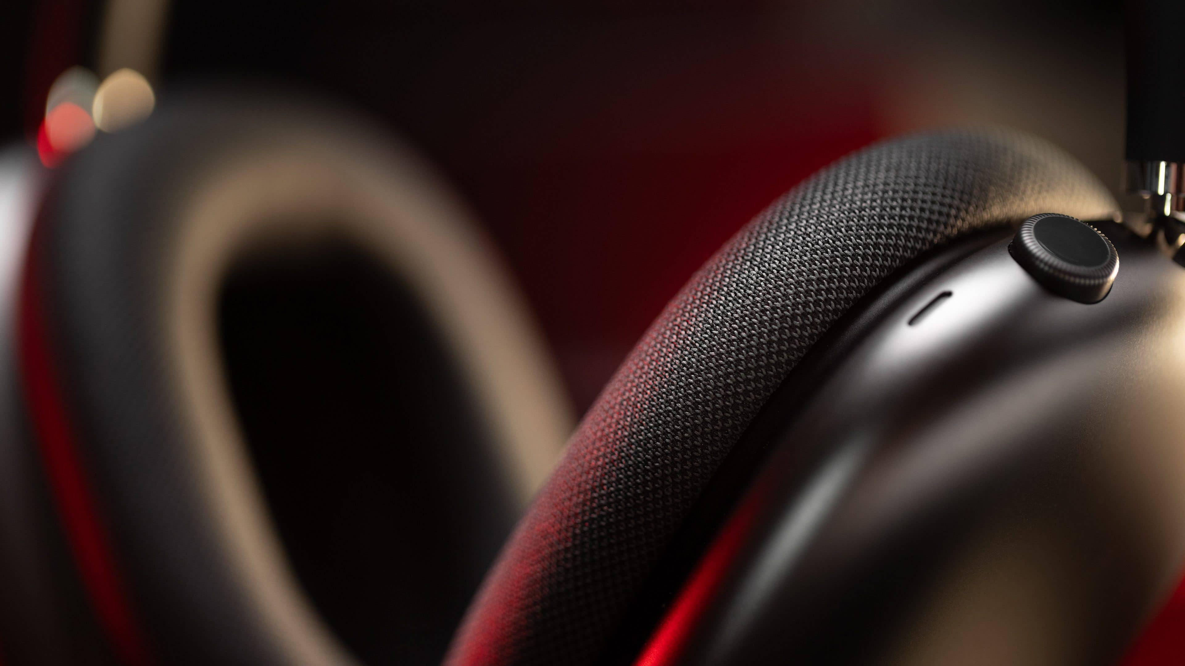 AirPods Max mesh fabric on the earcups viewed up close AirPods Max mesh fabric on the earcups viewed up close