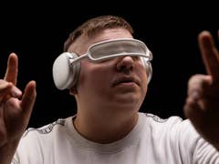 There's no way to turn off the Apple AirPods Max.