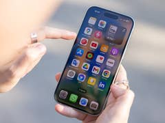 Apple iPhone 15 display in detail