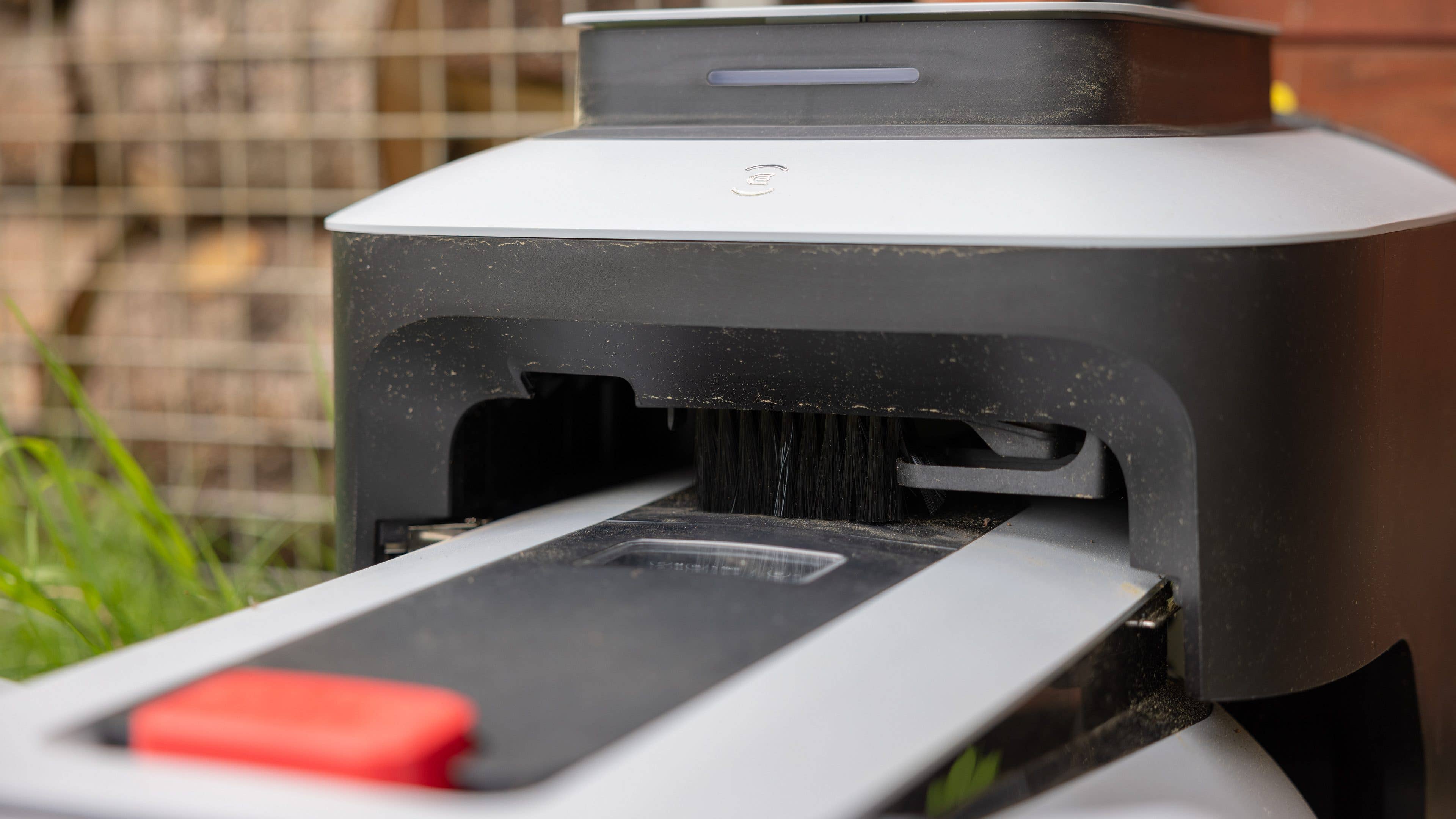 Get crystal clear views from the camera always with this cleaning brush.