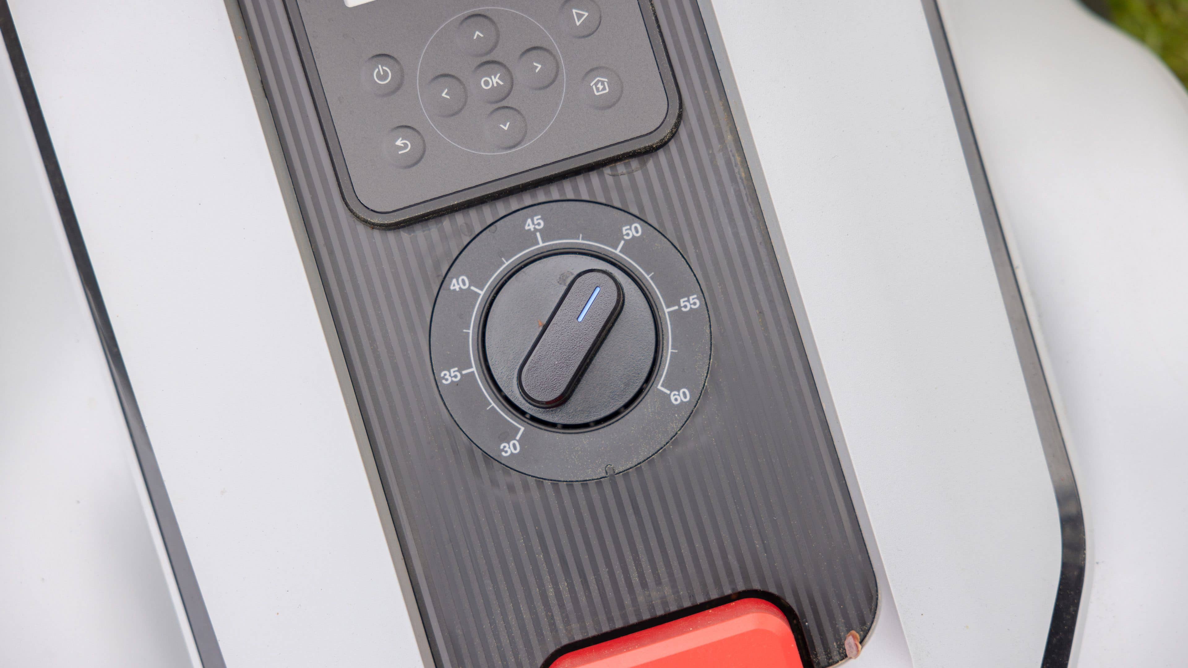 The app doesn't allow you to set the cutting height.