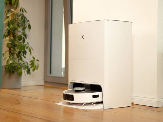 Ecovacs Deebot T20 Omni Self-Cleaning Robot is on Sale for $450 Off