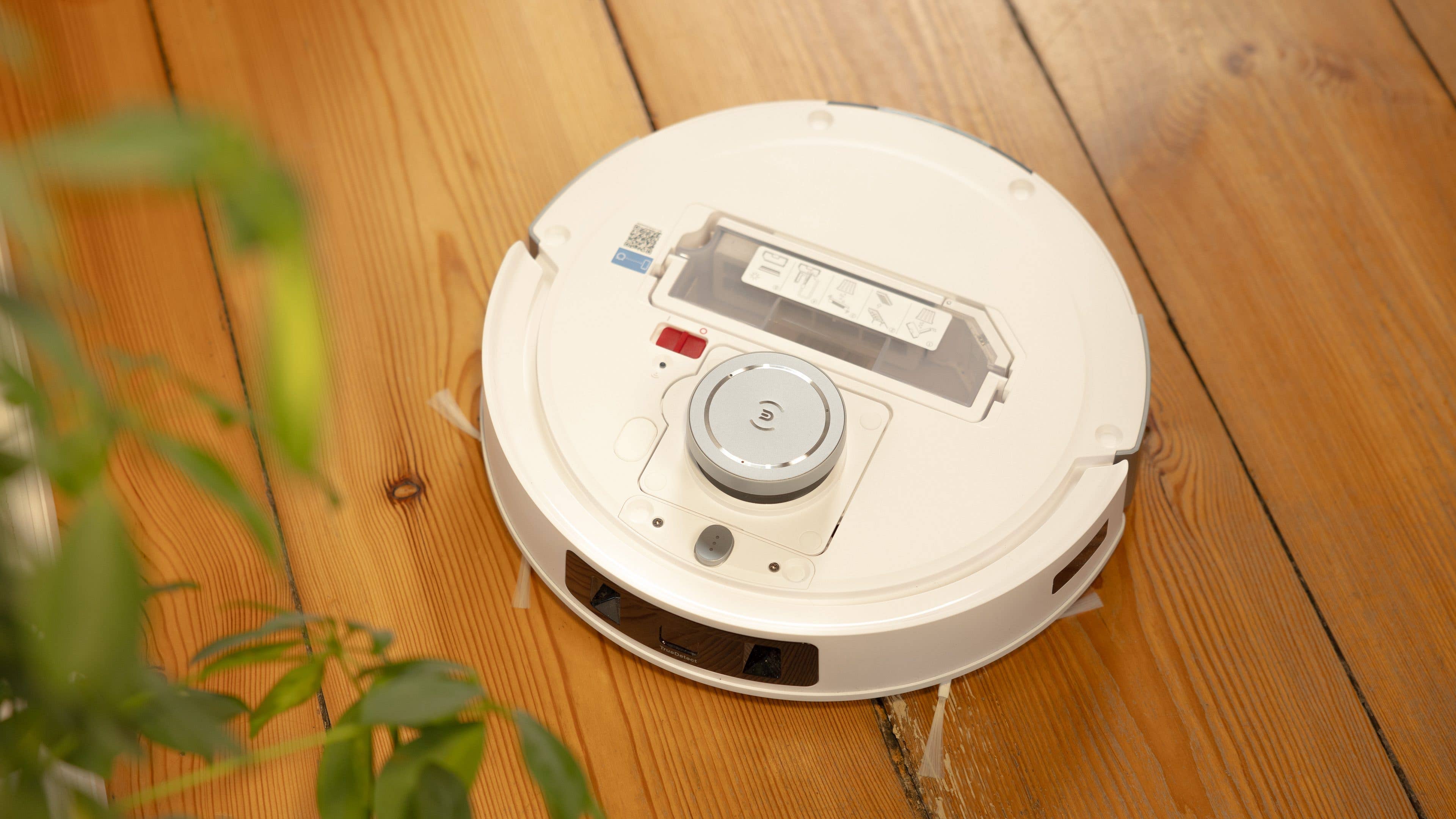 Ecovacs Deebot T20 Omni with the top cover removed