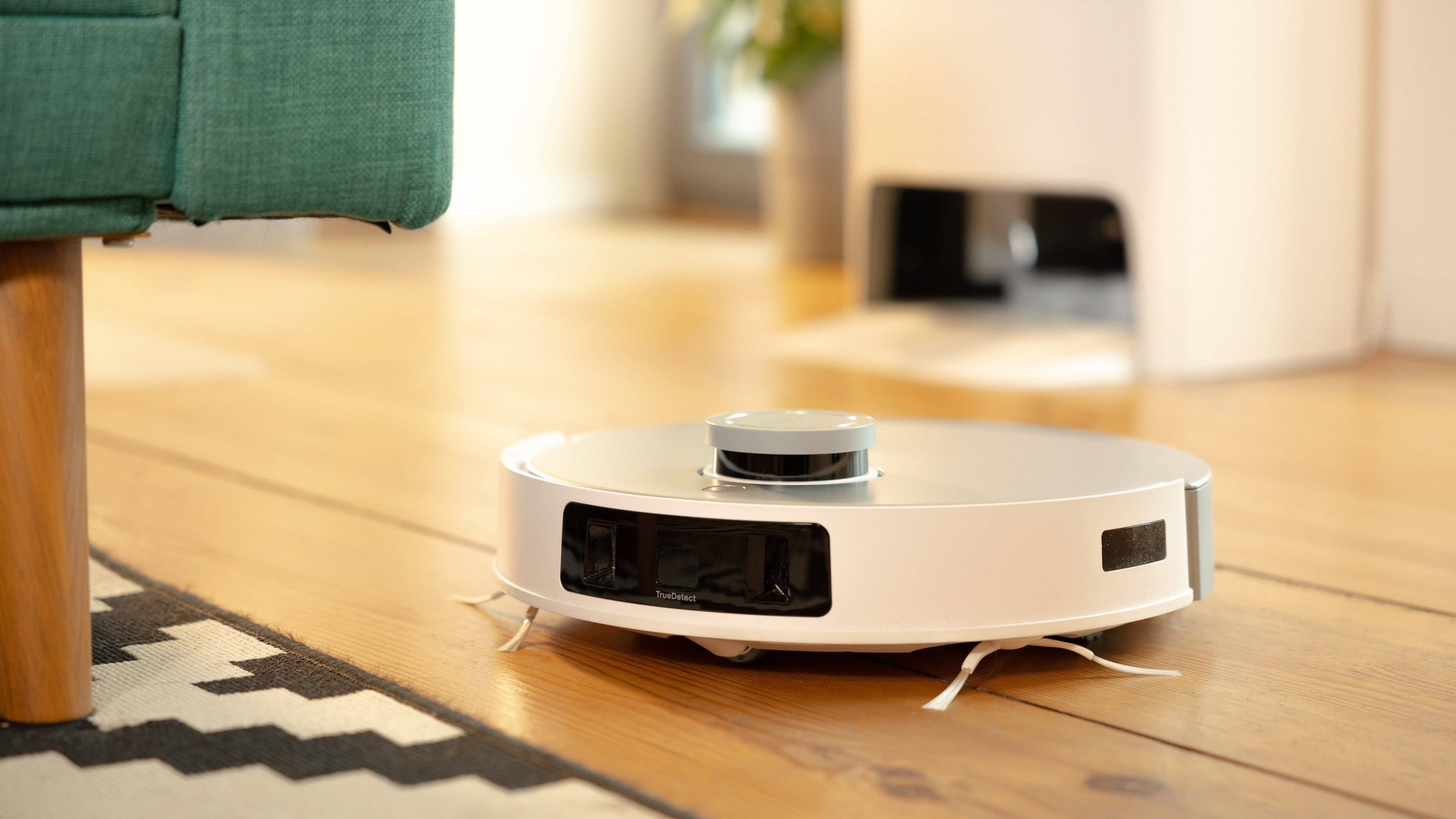 Ecovacs Deebot T20 Omni on its workplace