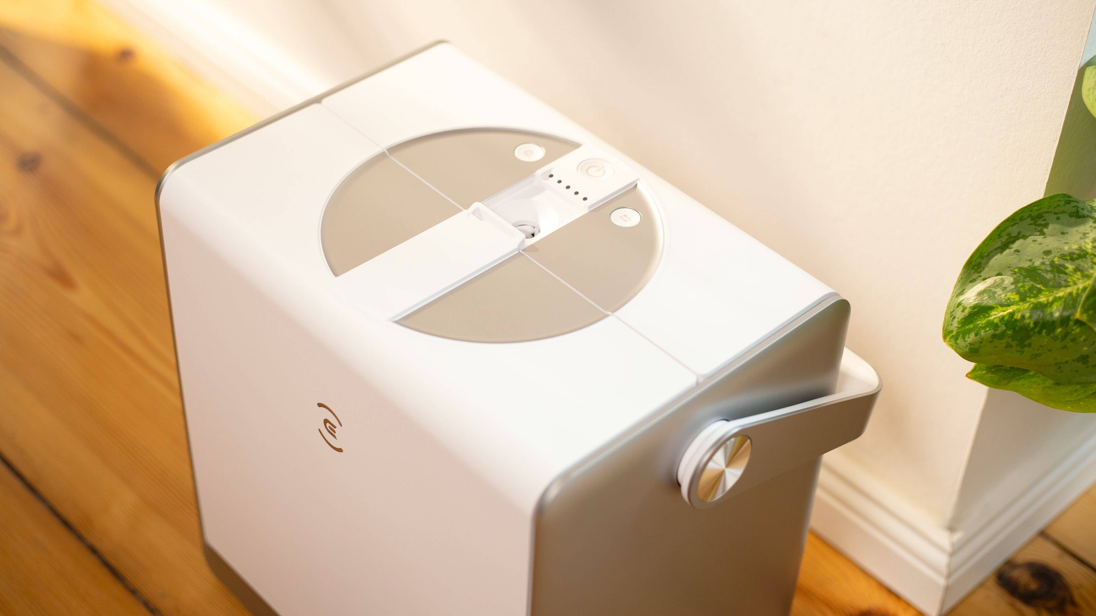 You will find control buttons at the top of the docking station.