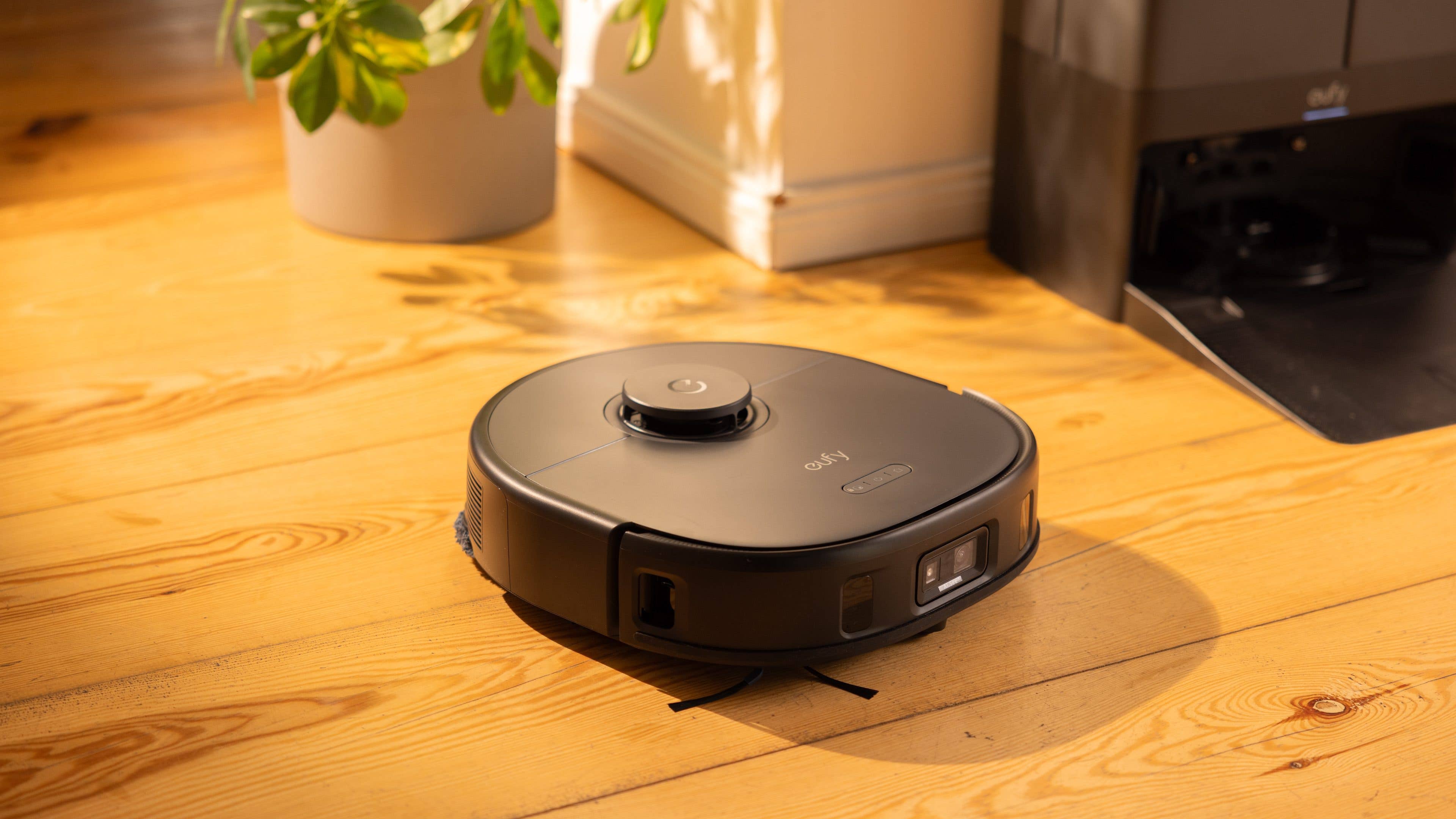 You get an interesting D-shaped form factor with the eufy X10 Pro Ommi.