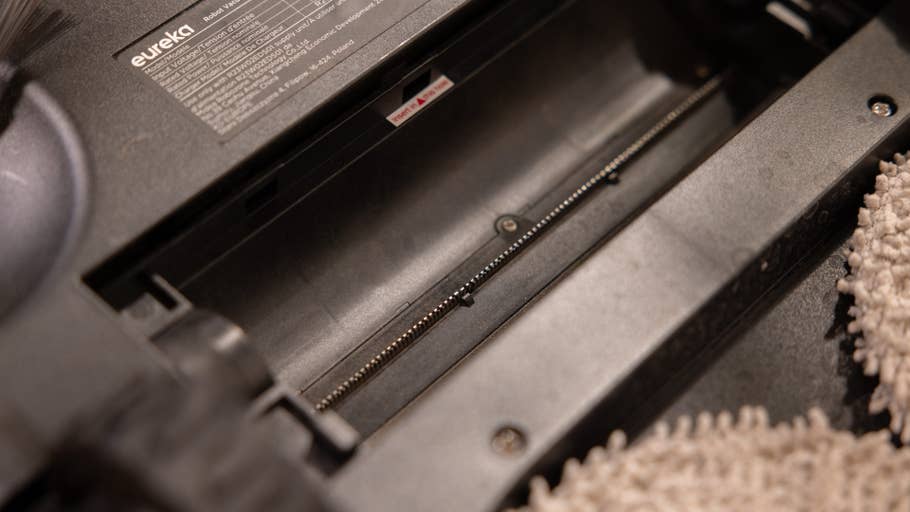 A close up of the Eureka J15 Pro Ultrau0027s main brush