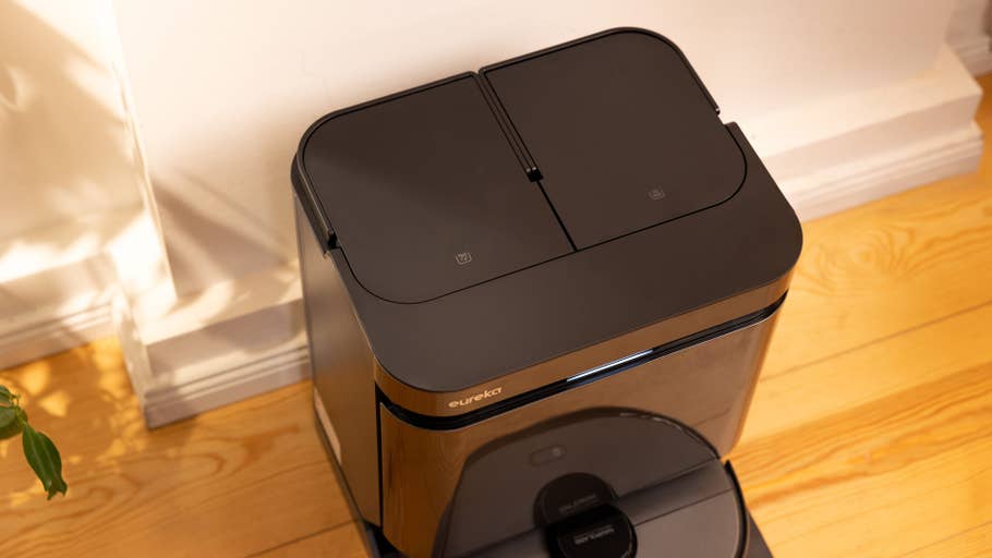 Birdu0027s eye view of the Eureka J15 Pro Ultrau0027s water tanks