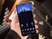 Google Pixel 8 Pro display in detail