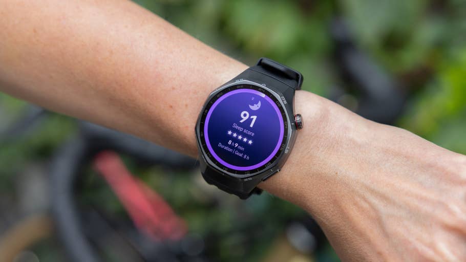 A Huawei Watch GT 6 Pro on a wrist displaying a sleep score of 91 and 89 minutes of sleep.