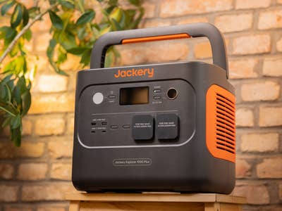 Jackery Explorer 1000 v2 portable power station deal