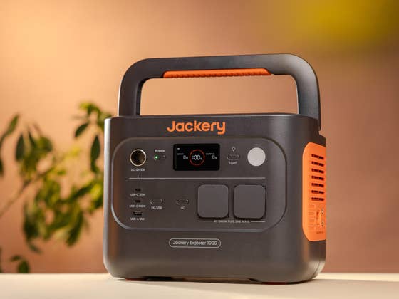 Jackery’s Tough 1 kWh Power Station is 38% Off This Spring