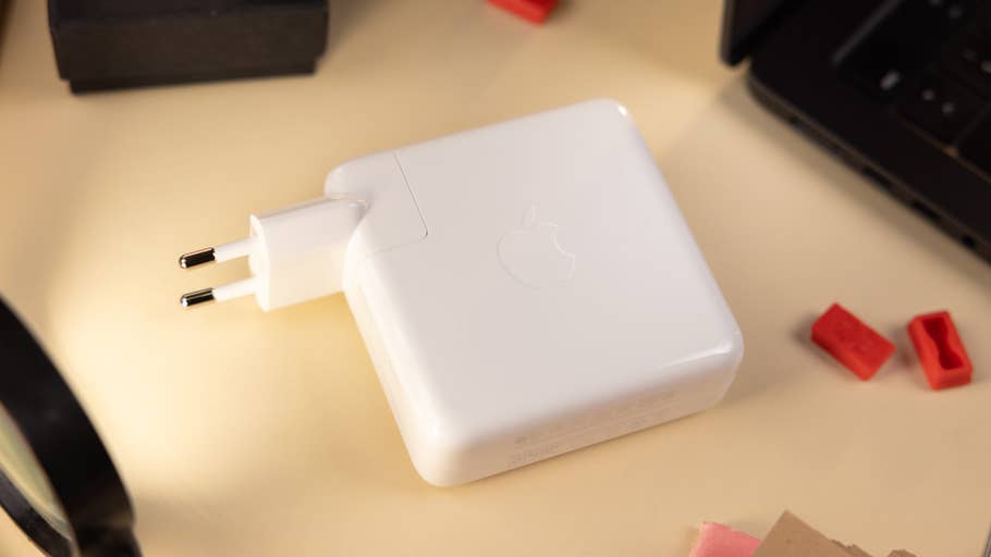 Some smartphones these days charge faster than the MacBook Pro 2023u0027s 96 W charger.