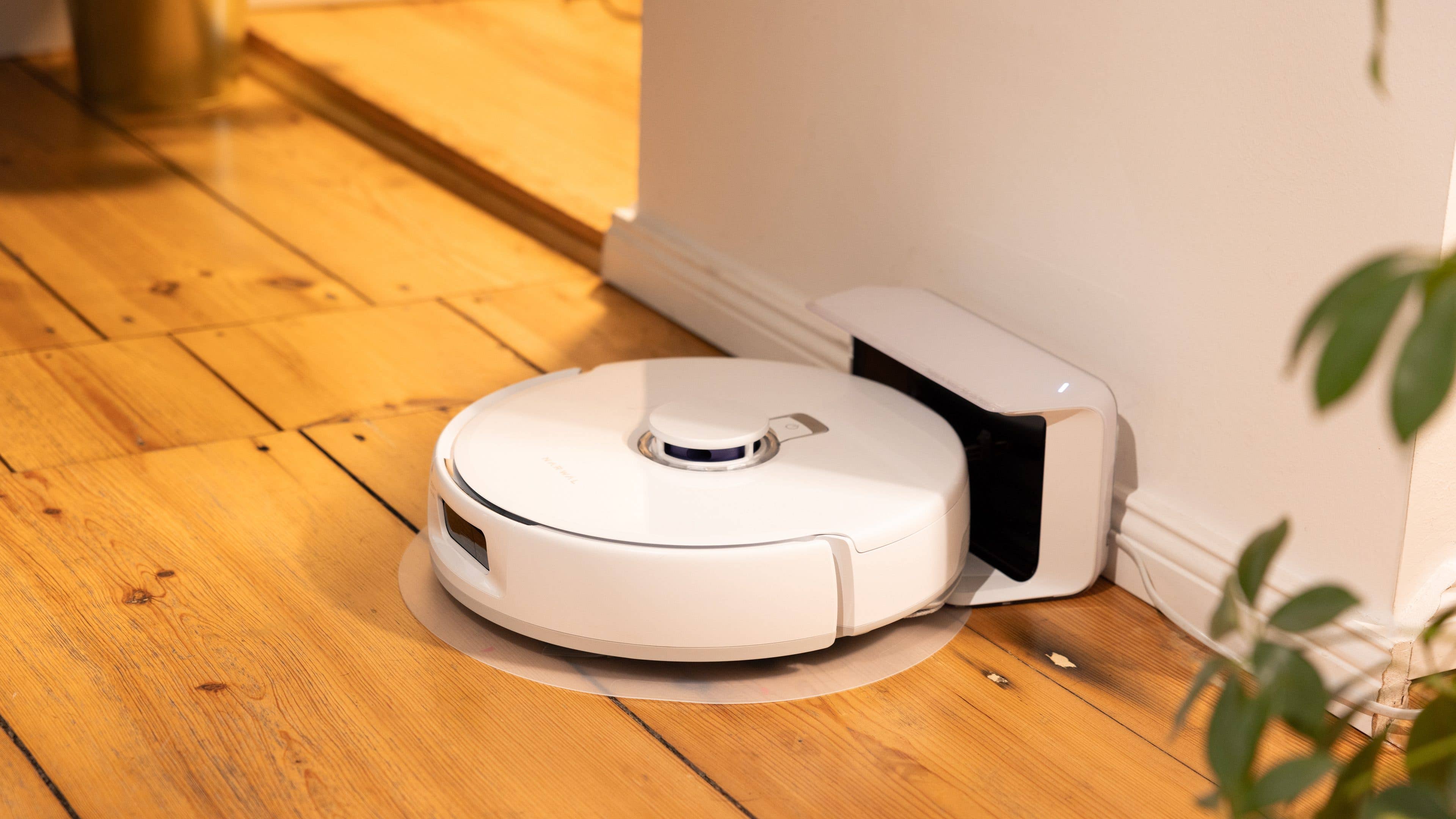 Narwal Freo X Plus in the station