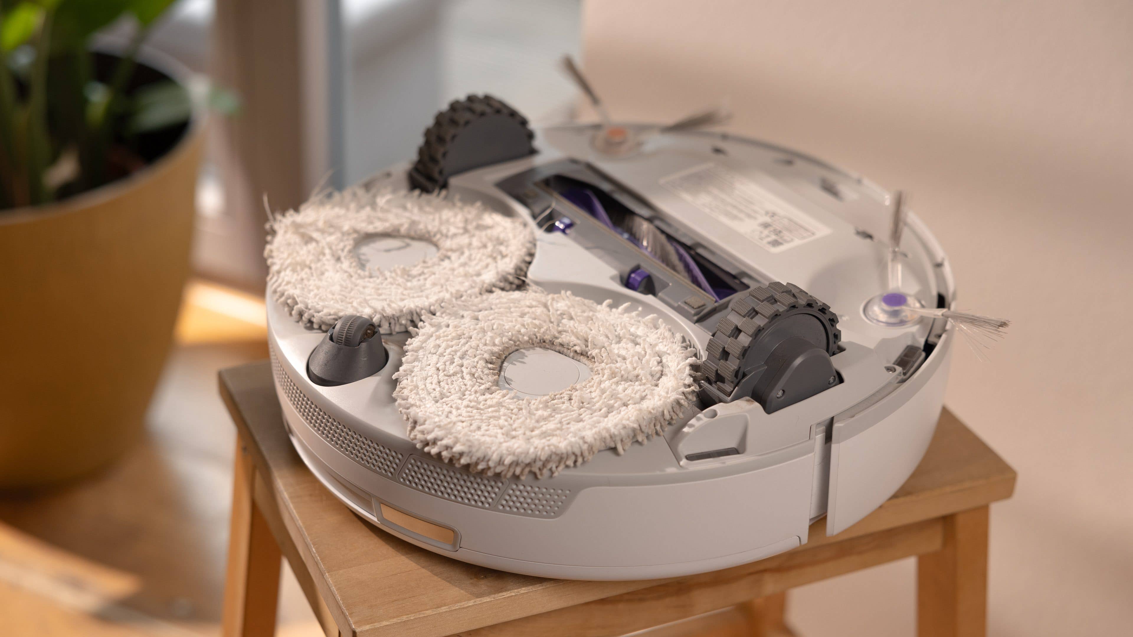 Similar to its predecessor, the Freo X Ultra sports a pair of rotating mopping pads. Similar to its predecessor, the Freo X Ultra sports a pair of rotating mopping pads.