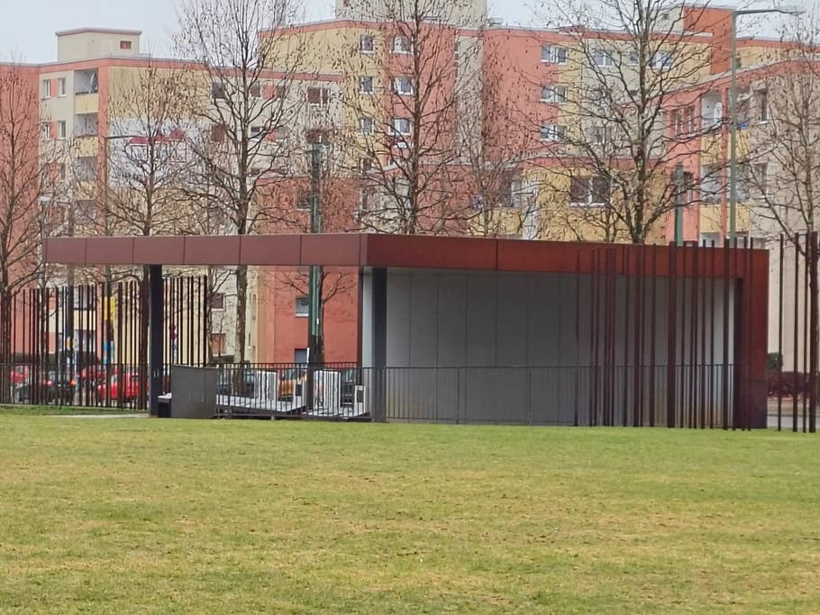 OnePlus 12R camera test samples: daylight, night, selfie