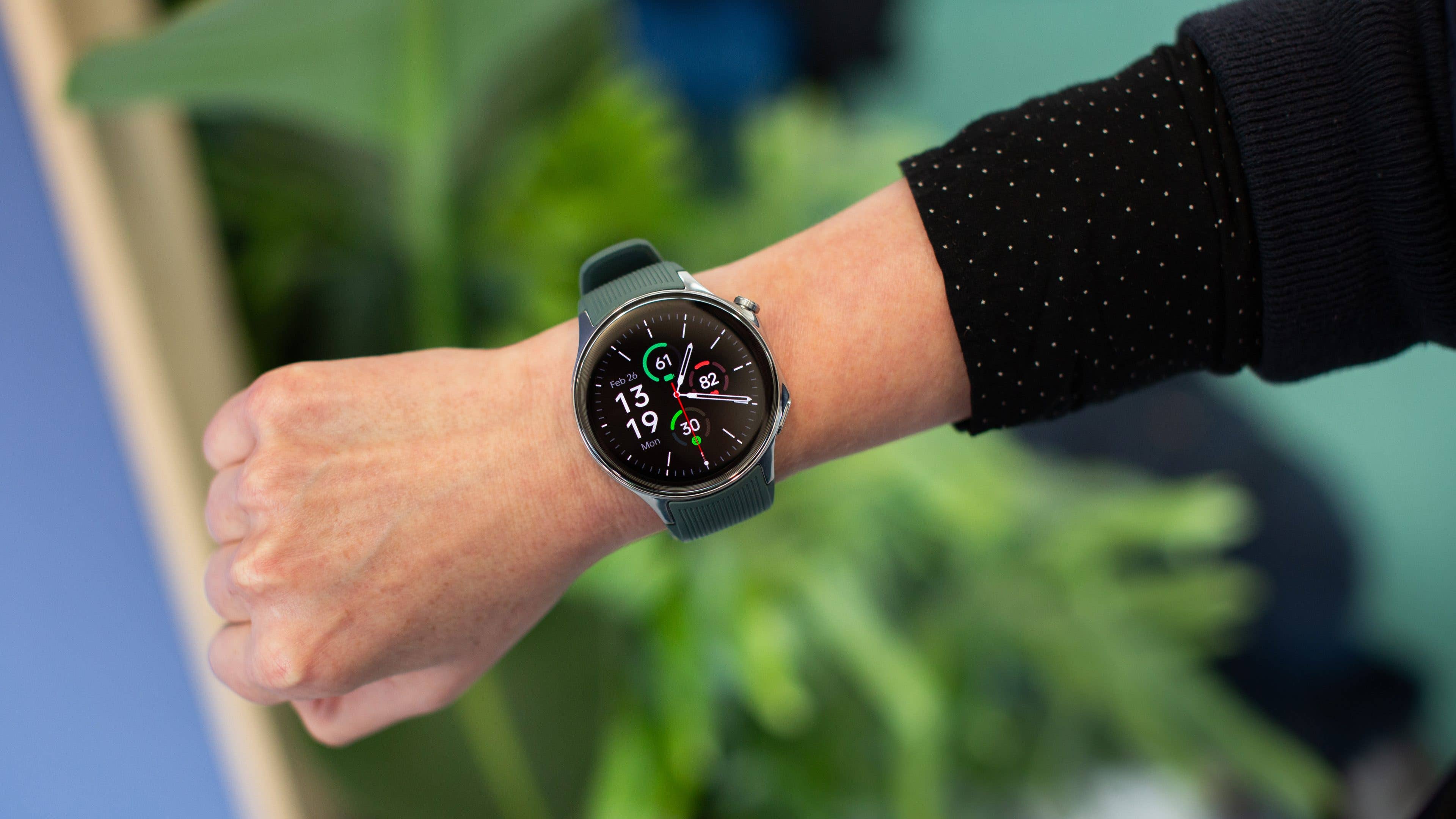 OnePlus Watch 2 hands-on pictures