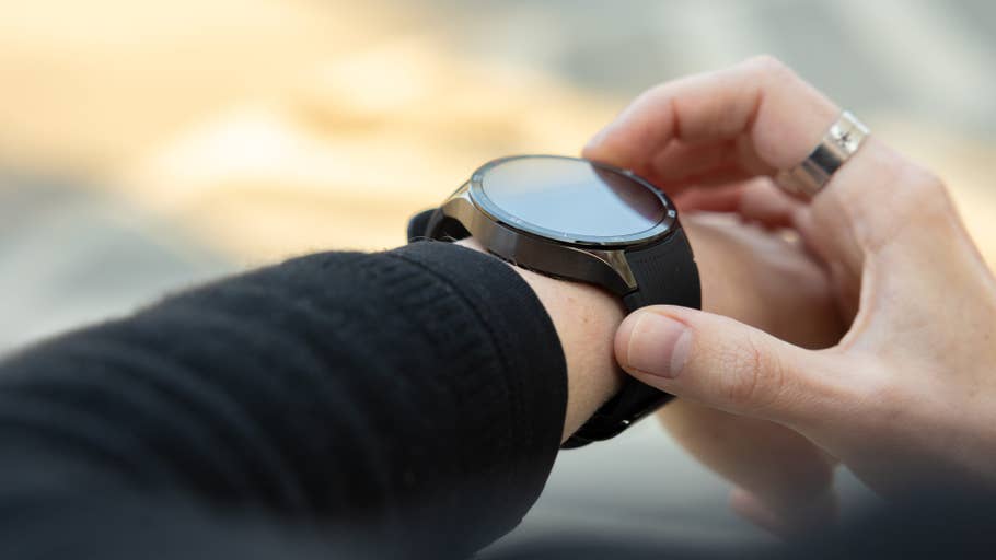 A person adjusting a OnePlus Watch 3 on their wrist.