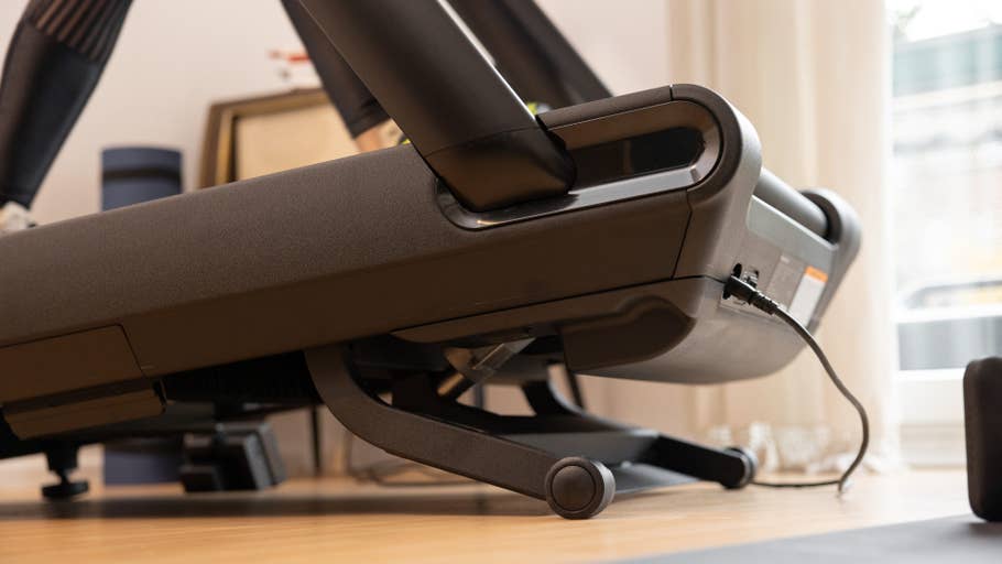 Peloton Tread platform up o 12.5% inclination in detail