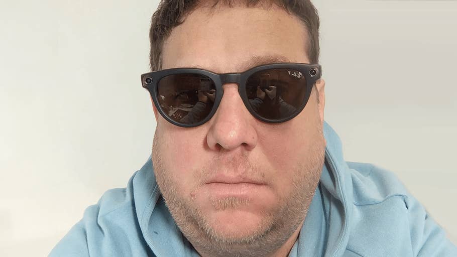 Person wearing Ray-Ban Meta Headliner sunglasses with a neutral expression.