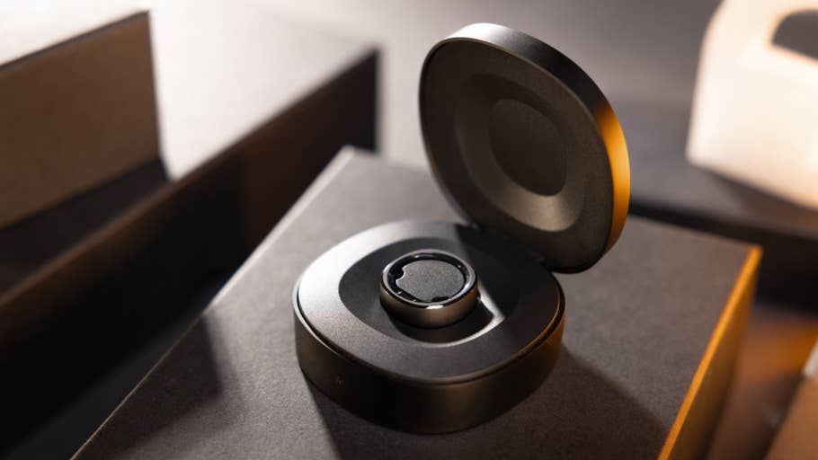 RingConn Smart Ring charging case in detail